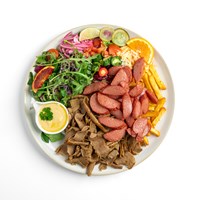 Makkaraperunat kebabilla